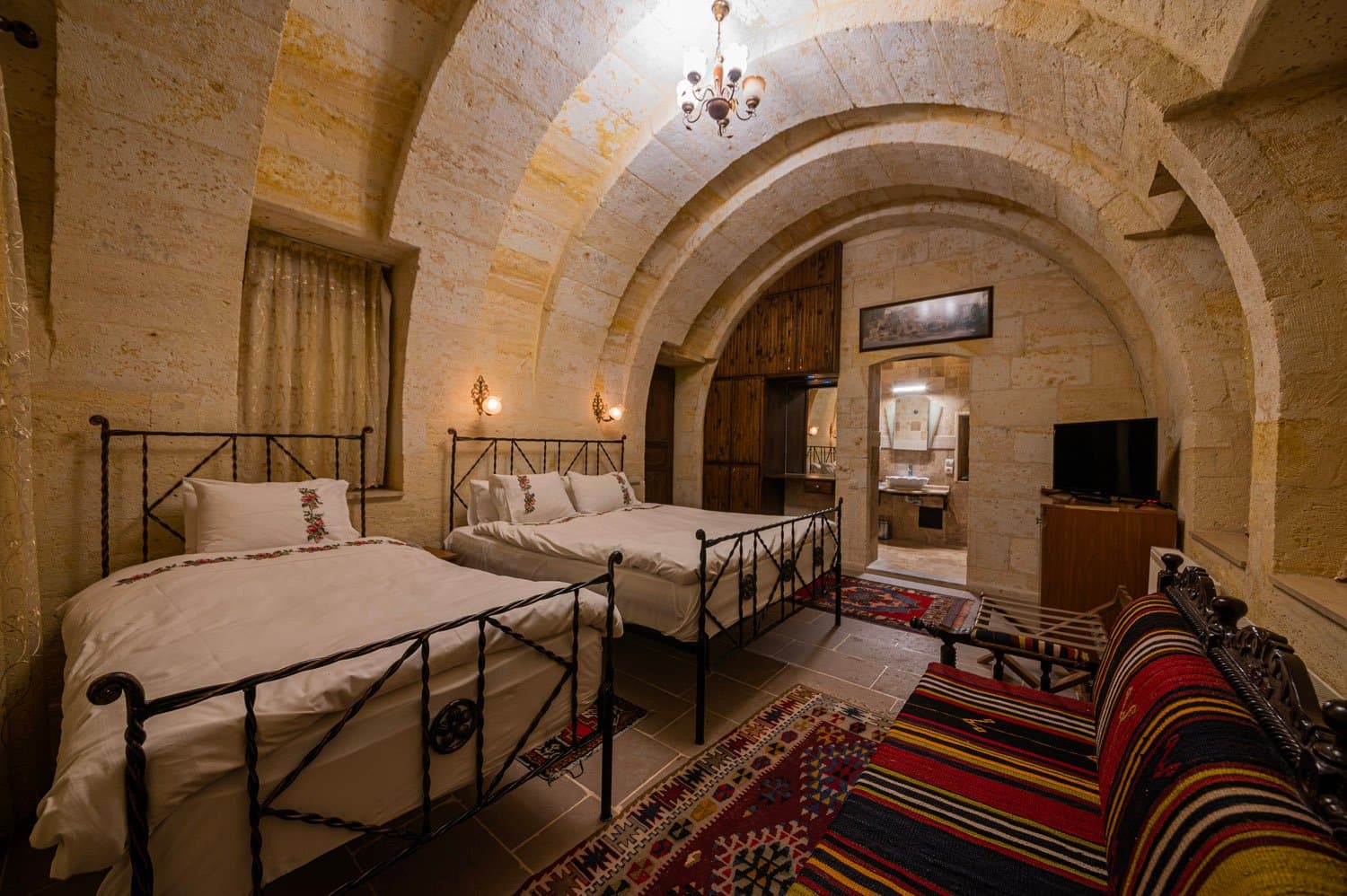 Deluxe Stone Room — 1